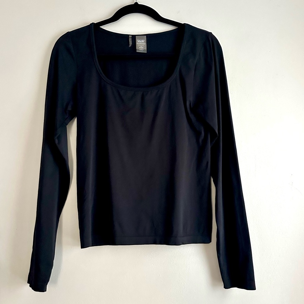 Sunday Best • SinchSeamless Scoop Neck Long Sleeve Top‎